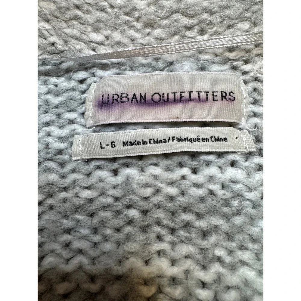 URBAN OUTFITTERS Striped Cropped V Neck Sweater Womens L‎ Long Sleeve Cozy Knit